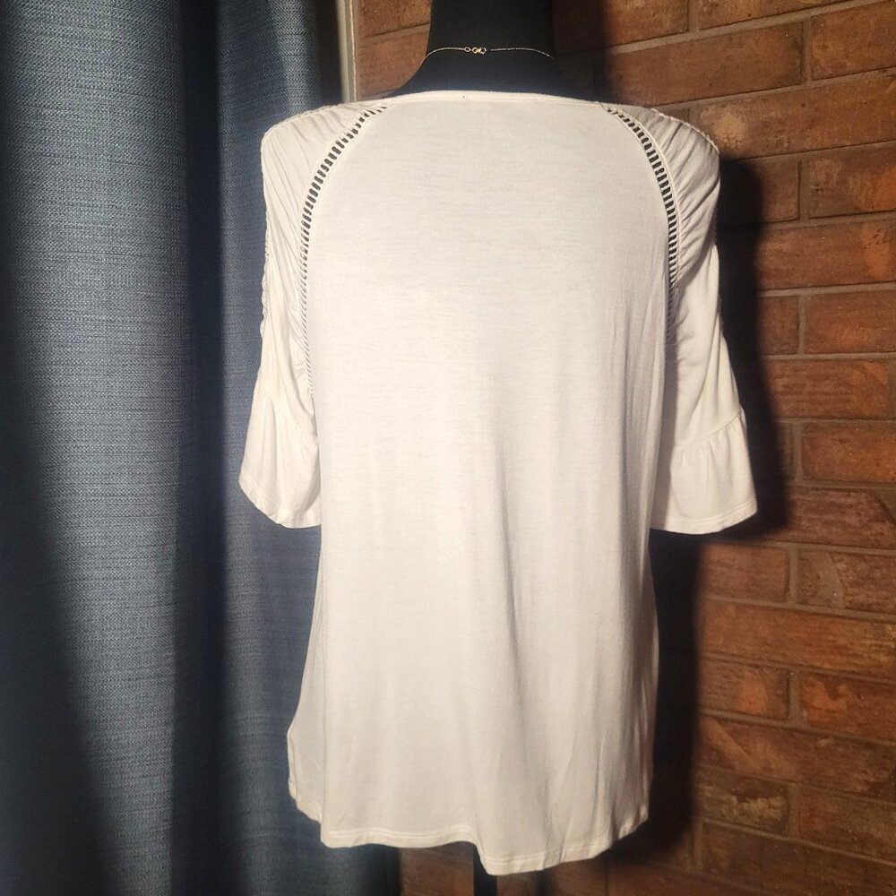 Cable & Gauge Lace/Crocheted White on White Short Sleeve Blouse - Size M - Picture 5 of 9